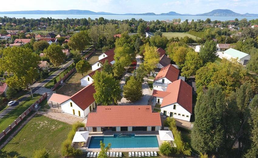 Hubertus Hof Landhotel Balatonfenyves Eksteriør bilde